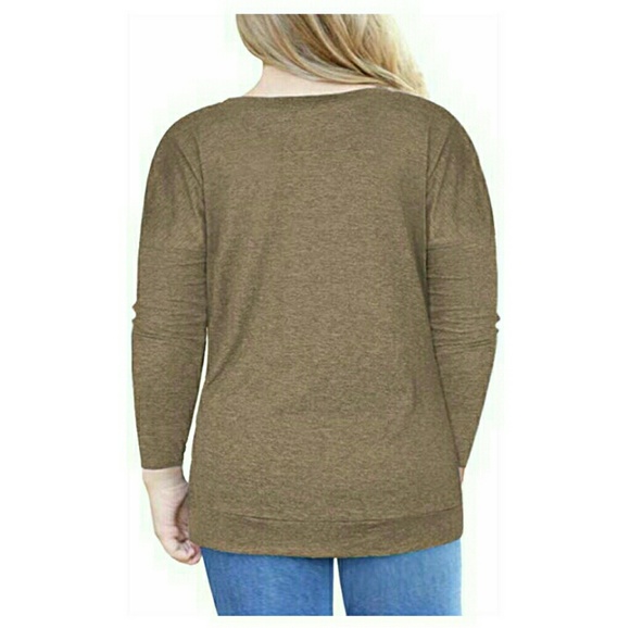 Plus size button blouse with pockets - Picture 3 of 6